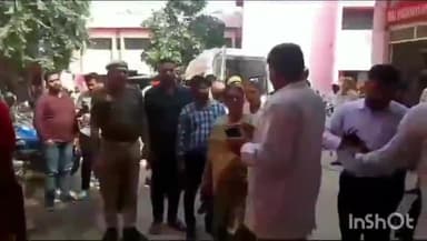 मिर्ज़ापुर: जिला अधिकारी ने स्वास्थ्य विभाग के अधिकारियों  साथ मंडली अस्पताल के डेंगू वार्ड का किया निरीक्षण बेड बढ़ाने के दिए आदेश