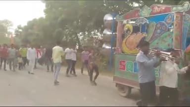 एत्मादपुर: गांव जमालनगर भैंस में कलश यात्रा के साथ श्रीमद भागवत कथा का हुआ शुभारंभ