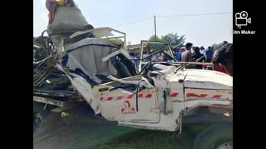 पालोजोरी: खागा थाना क्षेत्र अंतर्गत गत दिन पिकअप वैन व ट्रक टेलर के बीच हुई भीषण टक्कर, दोनों वाहन चालकों के खिलाफ केस दर्ज