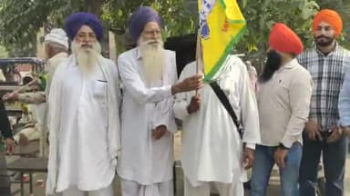 करनाल: सैक्टर 12 लघुसचिवालय गेट पर किसानों का पर्दर्शन , नकली खाद बेचने वाले  डीलर के खिलाफ कार्यवाही की मांग डीसी को ज्ञापन