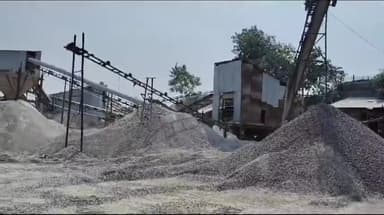 झांसी: बिजोली में क्रेशर से उड़ने वाली धूल से लोग बीमारियों का हो रहे शिकार, ग्रामीणों ने उच्च अधिकारियों से लगाई गुहार