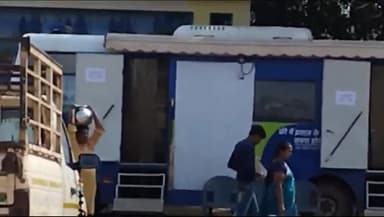 बड़े बचेली: किरंदुल।किरंदुल  गजराज कैंप मे सर्वसुविधायुक्त एम्बुलेंस से की गई  32 लोगों की चिकित्सा