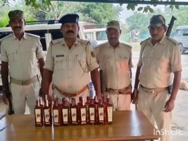 नबीनगर: नरारी कला खुर्द थाना के पुलिस ने रघुनाथपुर गांव के समीप से 18 बोतल अंग्रेजी शराब के साथ एक बाइक की जब्त, धंधेबाज फरार