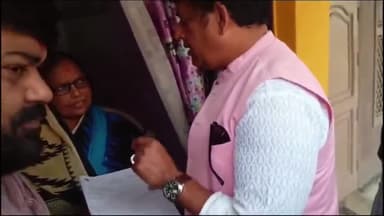 गोरखपुर: सदर सांसद रवि किशन ने आज गिरधारगंज में शक्ति केंद्र वोटर चेतना अभियान के अंतर्गत घर-घर जाकर नए वोटर के लिए किया अपील