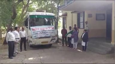 पिड़ावा: शहर के न्यायालय से न्यायिक मजिस्ट्रेट ने जागरूकता वेन को हरी झंडी दिखाकर किया रवाना, ग्रामीणों को दी कानून की जानकारियां