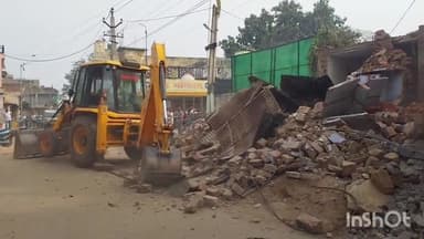 धौलपुर: धुलकोट रोड पर नगर परिषद की टीम ने दुकानों पर फिर से चलाया बुलडोजर, दुकानों को किया ध्वस्त