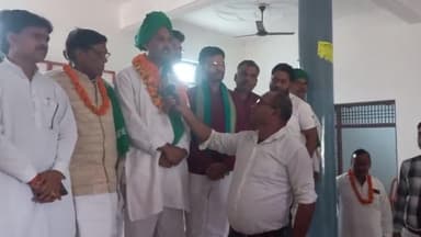 जनपद फिरोजाबाद में पत्रकार साथियों को संबोधित करते हुए अखिल भारतीय किसान यूनियन के राष्ट्रीय अध्यक्ष अखिल संघर्षी