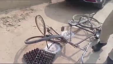 करछना: बादलगंज गांव के सामने अज्ञात वाहन की टक्कर से साइकिल सवार व्यक्ति गंभीर रूप से हुआ घायल,पहुंचाया गया अस्पताल