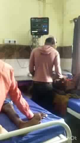 अंबिकापुर: ग्राम पंचायत कोशमपारा में शराब के नशे में पिता-पुत्र के बीच हुई जमकर मारपीट, दोनों का जिला अस्पताल में इलाज जारी