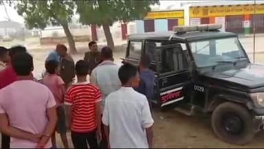 एत्मादपुर: कस्बा एत्मादपुर क्षेत्र के मॉडल स्कूल मे
चौथी क्लास के बच्चे के साथ कुकर्म की 
वारदात,खाद बीज के व्यापारी पर गंभीर आरोप।