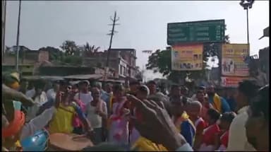 तोपचांची: झारखंड कला संस्कृति मंच के द्वारा तोपचांची में मनाया गया डहरे सोहराय, ढोल-नगाड़ों के थाप पर नाचे लोग