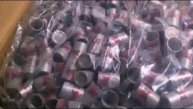 धनबाद/केंदुआडीह: रणधीर वर्मा चौक पर उत्पाद विभाग ने कार्रवाई करते हुए 4 पेटी और एक बोरा शराब कैप किए बरामद