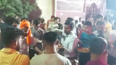 बलरामपुर: भंडार खाना मोहल्ले में जय मां दुर्गे हिंदू युवा समिति द्वारा आयोजित किया गया माता का जगराता एवं देर रात चल हुआ भंडारा