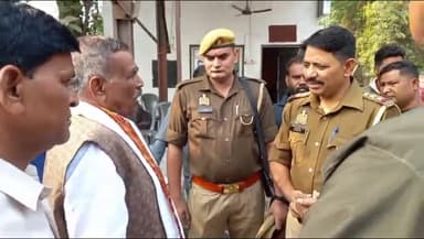 मुरादाबाद: कैंप चौकी पर तैनात सिपाही ने सफाई कर्मचारी से किया गलत व्यवहार, जमकर  हंगामा होने पर मौके पर पहुंची सिविल लाइन पुलिस