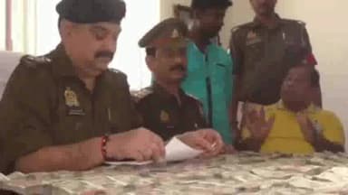 GRP ने वाराणसी के जंक्शन पर ₹50 लाख कैश के साथ एक शख्स को पकड़ा