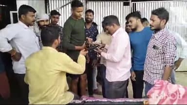 बलरामपुर: हरिहरगंज बाजार में लैपटॉप की चोरी कर भाग रहे चोर को व्यापारियों ने पकड़ा