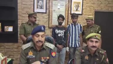 एत्मादपुर: 100 फुटा रोड़ से मोबाइल लूट की घटना में संलिप्त 02 लुटेरों को किया गिरफ्तार,लूट का मोबाइल बरामद।