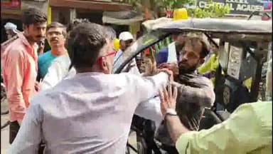 लक्सा थाना अंतर्गत गिरजाघर पेट्रोल टंकी के पास टोटो वाली की गुंडई चमकी यात्रियों के साथ मारपीट