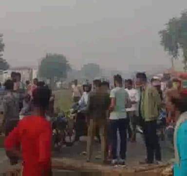 पूर्णिया पूर्व: सदर थाना क्षेत्र के दमका चौक पर तेज रफ्तार कार ने 11 साल के किशोर को रौंदा, घटनास्थल पर किशोर की हुई मौत