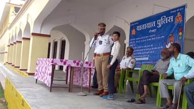 गोरखपुर: यातायात पुलिस गोरखपुर द्वारा बक्शीपुर स्थित इस्लामिया कॉलेज में छात्राओं को यातायात नियमों के प्रति किया गया जागरूक