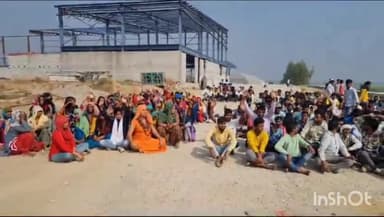 मुज़फ्फरनगर: मेघा चंदन में DS फैक्ट्री के बाहर रिया किन्नर के नेतृत्व में मजदूरों ने दिया धरना, फैक्ट्री पर लगाए गंभीर आरोप