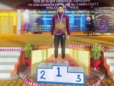 चरखी दादरी: झोझूकलां निवासी नवनीत जांगड़ा ने आगरा में नेशनल योग मीट स्पोर्ट्स प्रतियोगिता में जीता गोल्ड मेडल, ग्रामीणों ने दी बधाई