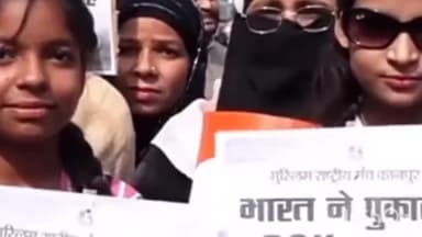 कानपुर: सुजातगंज में राष्ट्रीय मुस्लिम मंच ने निकाली तिरंगा यात्रा, मुस्लिम महिलाएं भी हुईं शामिल