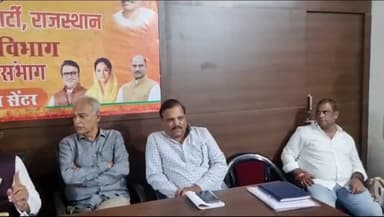 गिर्वा: पटेल सर्कल स्थित भाजपा कार्यालय पर राज्यसभा सांसद ने की प्रेसवार्ता, कांग्रेस पर साधा निशाना