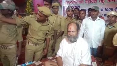 करपी: तेर्रा गांव में महालक्ष्मी सप्ताह यज्ञ के संपन्न होने पर हज़ारों श्रद्धालुओं की महाप्रसाद के लिए उमड़ी भीड़