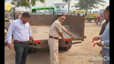 हरदोई: एआरटीओ ने हरियाँवा चीनी मिल में गन्ना ढुलाई में लगी ट्रैक्टर ट्रालियो पर रेडियम लगा यातायात नियमों पर जागरूक किया