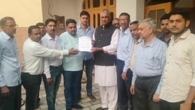 चरखी दादरी: कैमिस्ट्स ने साथी एप्प की खामियों को दूर करने के लिए च.दादरी में विधायक सोमबीर सांगवान को सौपा CM के नाम ज्ञापन