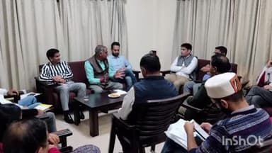 ज्वालामुखी: ज्वालामुखी विधायक संजय रतन ने विश्रामगृह में विभिन्न विभागों के अधिकारियों के साथ विकास कार्यों की समीक्षा बैठक