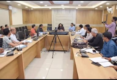 चितरंगी: प्रेक्षक के अध्यक्षता में सेक्टर अधिकारियो की कलेक्ट्रेट सभागार में बैठक हुई आयोजित