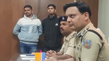 कटकमदाग: बेड़ा हरियारा एवं आसपास के जंगल से पुलिस ने लकड़ी तस्कर को ट्रैक्टर के साथ लकड़ी को किया जप्त