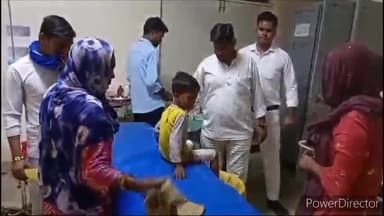 चूरू: वार्ड 50 में घर के बाहर खेल रहे 6 साल के बच्चे पर कुत्ते ने किया हमला, जख्मी हालत में परिजन लेकर पहुंचे अस्पताल
