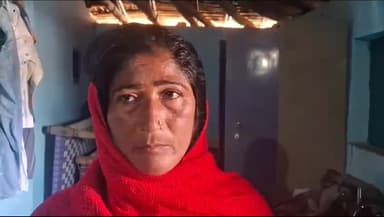 लातेहार: सोहदाग गांव में बीती रात अज्ञात चोरों ने कलीम मियां के घर किया चोरी, जानकारी देते परिजन