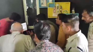 मंदसौर: बेदान बिहार में केवल ऑपरेटर बनकर हथियारबन बदमाश घुस घर में महिला की आंखों में मिर्ची डालकर लूटने का प्रयास