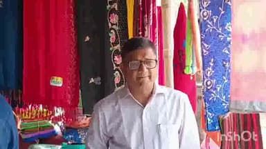 खोदावंदपुर: नावकोठी बाजार में बीडीओ ने चलाया स्वच्छता शुल्क वसूली अभियान, ₹8750 की हुई वसूली