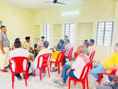 नबीनगर: टंडवा थाना परिसर में दीपावली व छठ पूजा को लेकर शांति समिति की बैठक आयोजित