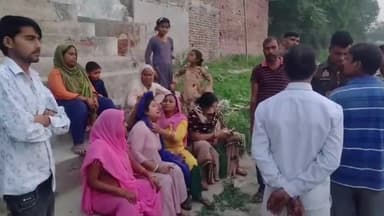 एत्मादपुर: सीताराम घाट पर यमुना में डूबे बच्चे का शव गोताखोरों ने स्ट्रेची ब्रिज के नीचे यमुना नदी से निकाला