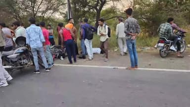 मंदसौर: नई आबादी थाना क्षेत्र के नया खेड़ा हाईवे पर दो टू व्हीलर गाड़ी की जोरदार टक्कर चार लोग घायल दो गंभीर किया उदयपुर रेफर