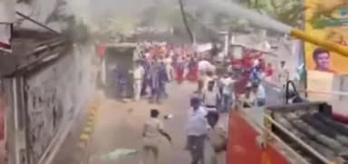 पटना ग्रामीण: राजद कार्यालय के बाहर आंगनबाड़ी सेविकाओं पर किया गया लाठी चार्ज और वाटर कैनन का उपयोग