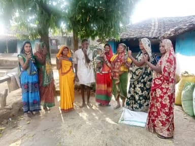 करेली: जिला कलेक्टर के मतदाता जागरूकता अभियान में, वन क्षेत्र में आदिवासी महिलाओं नागरिकों ने सहयोग दिया गाडरवारा तहसील में