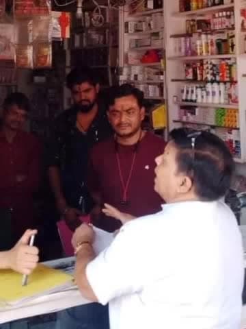 तेंदूखेड़ा: तेंदूखेड़ा में औषधि विक्रय संस्थाओं का औषधि निरीक्षक महिमा जैन ने किया औचक निरीक्षण