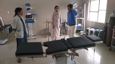 जमुनहा: जिलाधिकारी ने ताबड़तोड़ सीएचसी मल्हीपुर, पीएचसी हरदत्त नगर गिरंट तथा उपकेन्द्र गौसपुर का आकस्मिक निरीक्षण कर लिया स्वास्थ्