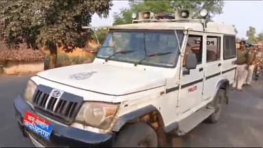 जयसिंहनगर: कुबरा सहित अन्य गांव में आगामी त्योहारों एवं विधानसभा निर्वाचन के मद्देनजर पुलिस व एसएसबी टीम ने किया फ्लैग मार्च