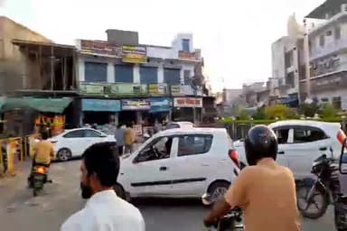 चरखी दादरी: दिवाली के मध्य नजर दादरी शहर के मुख्य बाजारों में भीड़ को देखते हुए बड़े साधनों के आवागमन पर लगाई पाबंदी