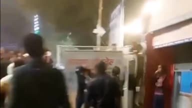 झांसी: लड़क-लड़की के बीच मारपीट और धक्का मुक्की देने का वीडियो हुआ सोशल मीडिया,BKD के पास का बताया जा रहा वीडियो