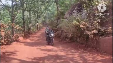 गुमला: एसपी ने बाइक से नक्सल प्रभावित क्षेत्रों का किया दौरा, विमरला पिकेट का निरीक्षण कर मतदान केंद्रों का भी लिया जायजा