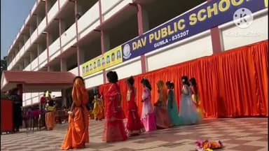 गुमला: डीएवी पब्लिक स्कूल में दीपावली को लेकर सांस्कृतिक कार्यक्रम का हुआ आयोजन, बच्चों के बीच हुई कई प्रतियोगिताएं